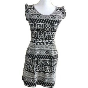 Xhilaration native print dress with pockets Size small